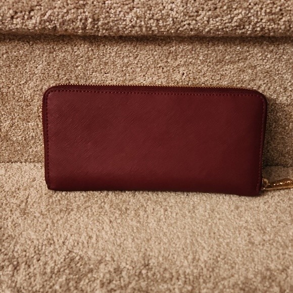 Michael Kors Purple Leather Accordion Ziparound Wallet - Picture 2 of 8